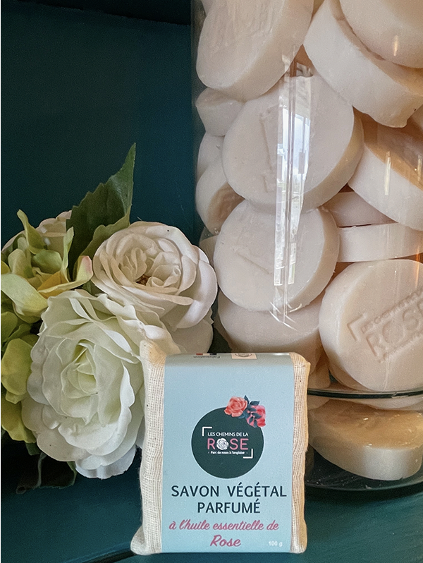 5126-SAVON-VEGETAL-PARFUME-A-LHUILE-ESSENTIELLE-DE-ROSE.png
